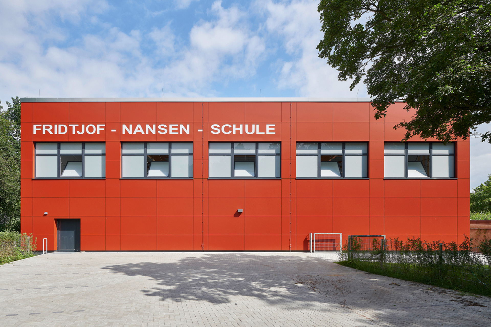 Fridtjof-Nansen-Schule Hamburg; Sporthalle; Architekturfotografie; Markus Tollhopf; Schulbau; SBH Schulbau Hamburg; Fotografie; Aussenaufnahme; Kleta Architekten