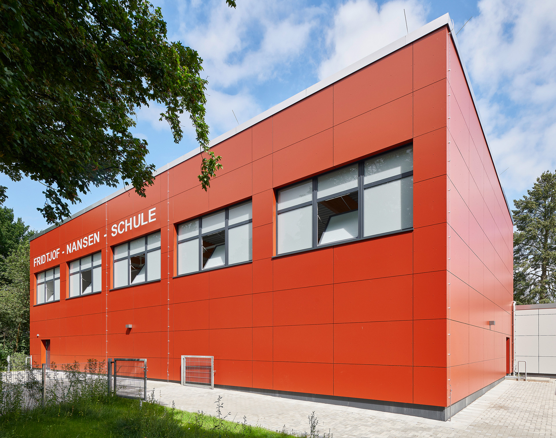 Fridtjof-Nansen-Schule Hamburg; Sporthalle; Architekturfotografie; Markus Tollhopf; Schulbau; SBH Schulbau Hamburg; Fotografie; Aussenaufnahme; Kleta Architekten