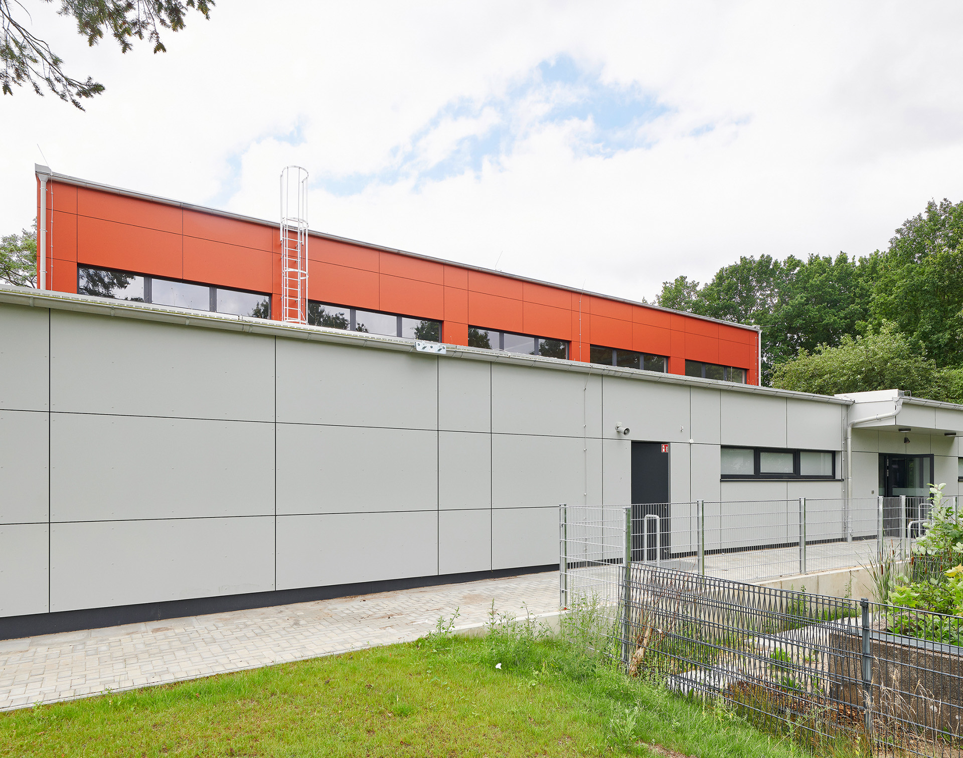 Fridtjof-Nansen-Schule Hamburg; Sporthalle; Architekturfotografie; Markus Tollhopf; Schulbau; SBH Schulbau Hamburg; Fotografie; Aussenaufnahme; Kleta Architekten