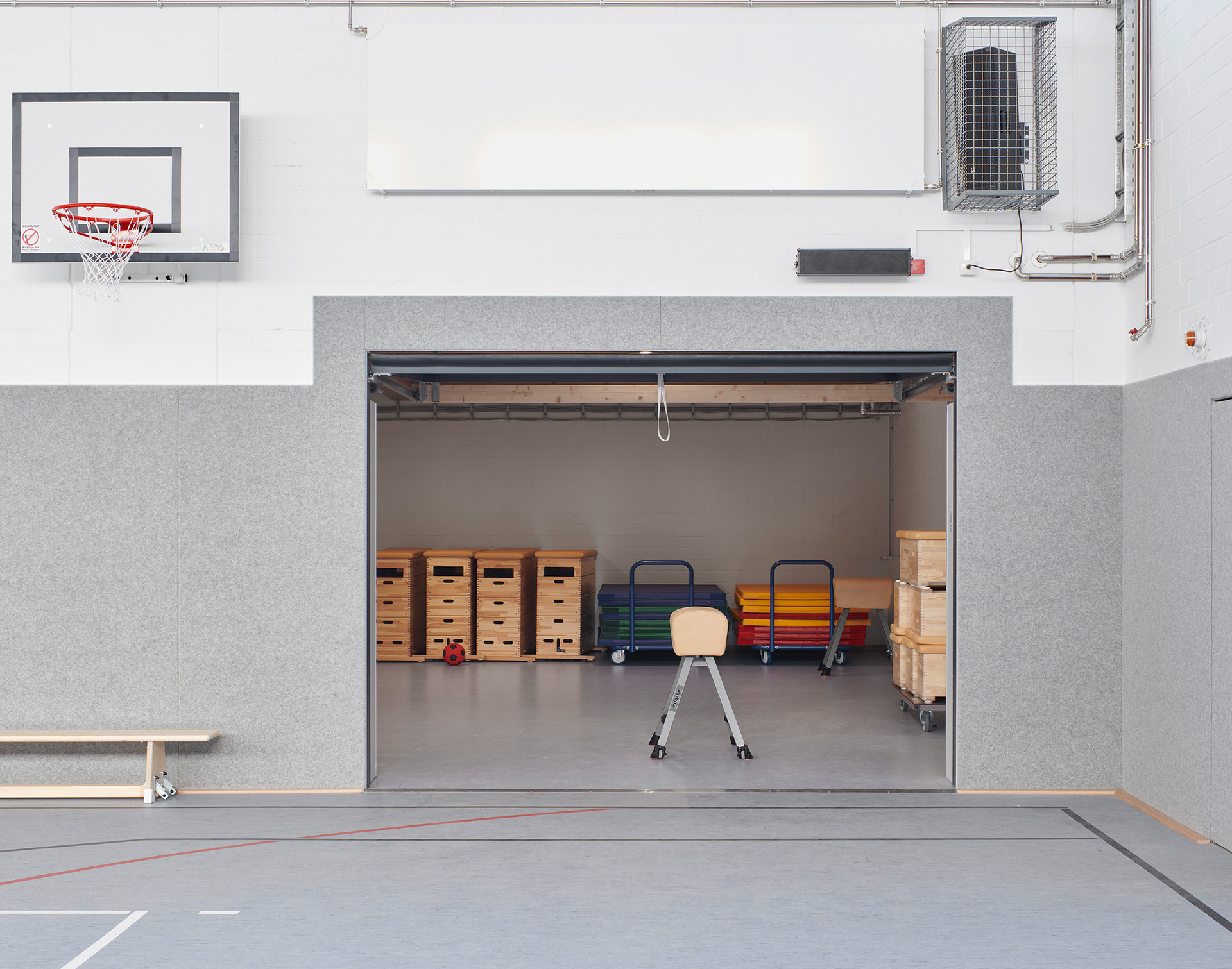 Fridtjof-Nansen-Schule Hamburg; Sporthalle; Architekturfotografie; Markus Tollhopf; Schulbau; SBH Schulbau Hamburg; Fotografie; Innenaufnahme; Kleta Architekten