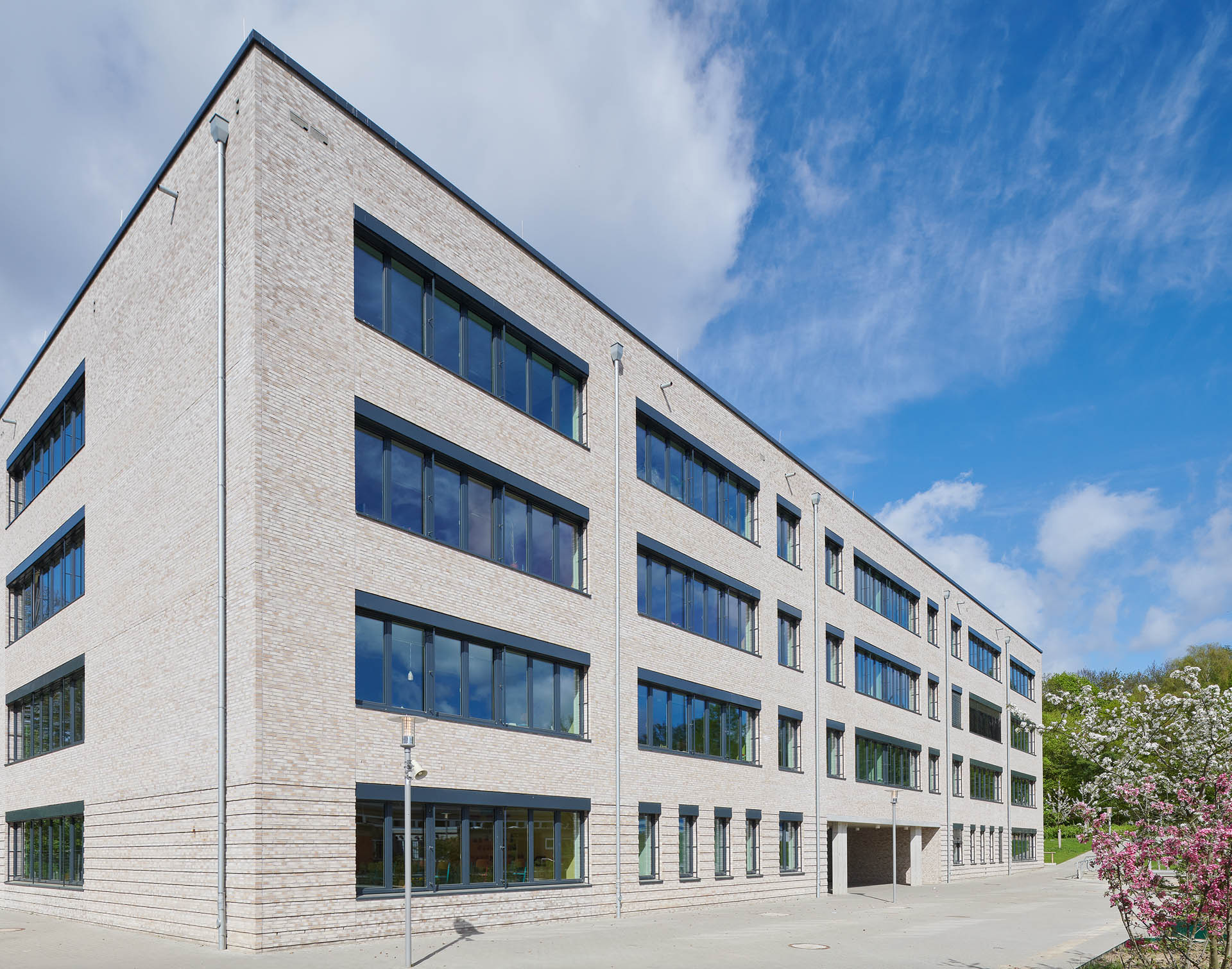 STS Stadtteilschule Hamburg-Lohbruegge; Neubau; Architekturfotografie; Markus Tollhopf; Schulbau; SBH Schulbau Hamburg; Fotografie; Assmann Architekten; Aussenaufnahme