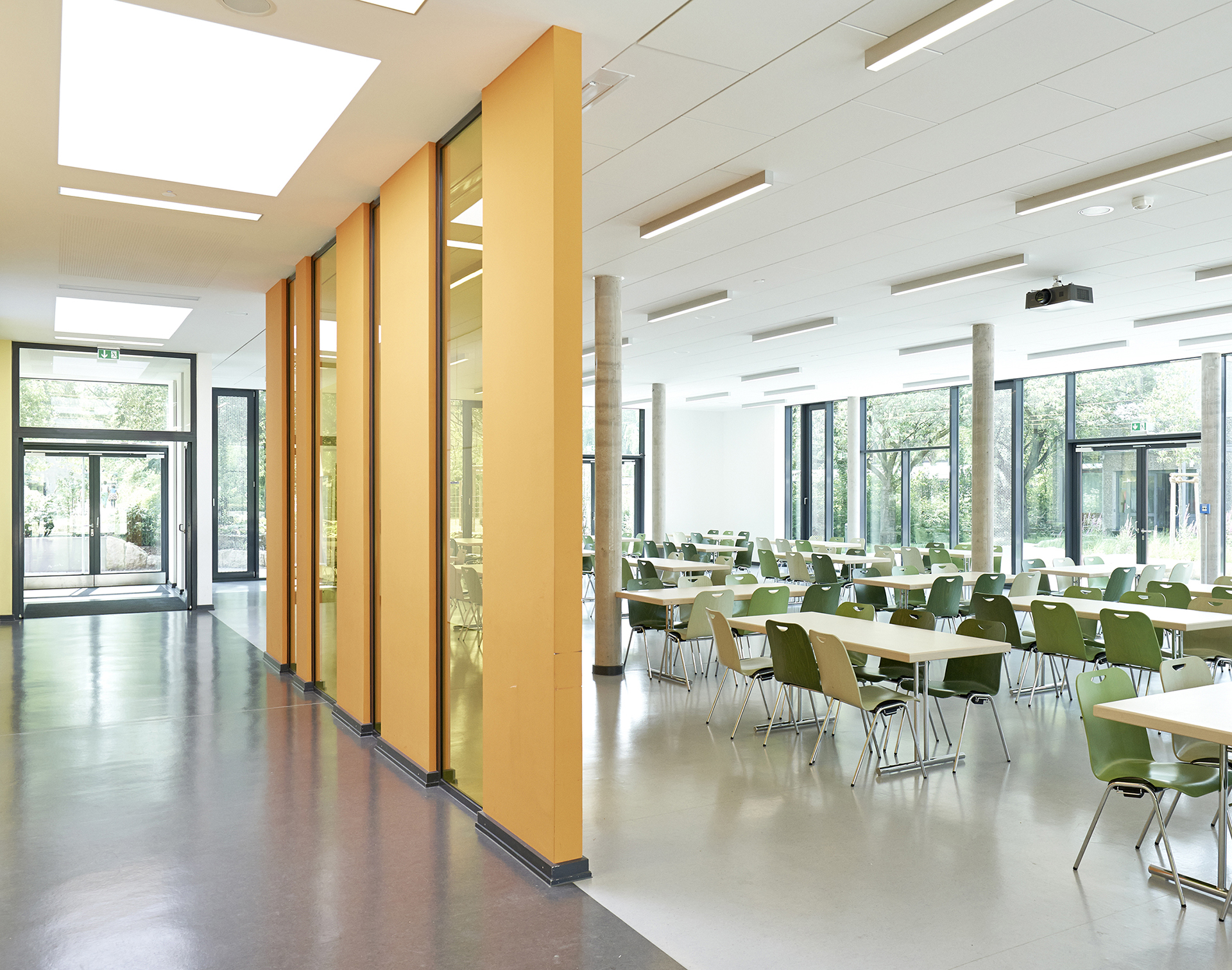 Mensa Ganztagsschule Mümmelmannsberg; Neubau; Architekturfotografie; Markus Tollhopf; Schulbau; SBH Schulbau Hamburg; Fotografie; HSBZ Architekten; Innenaufnahme