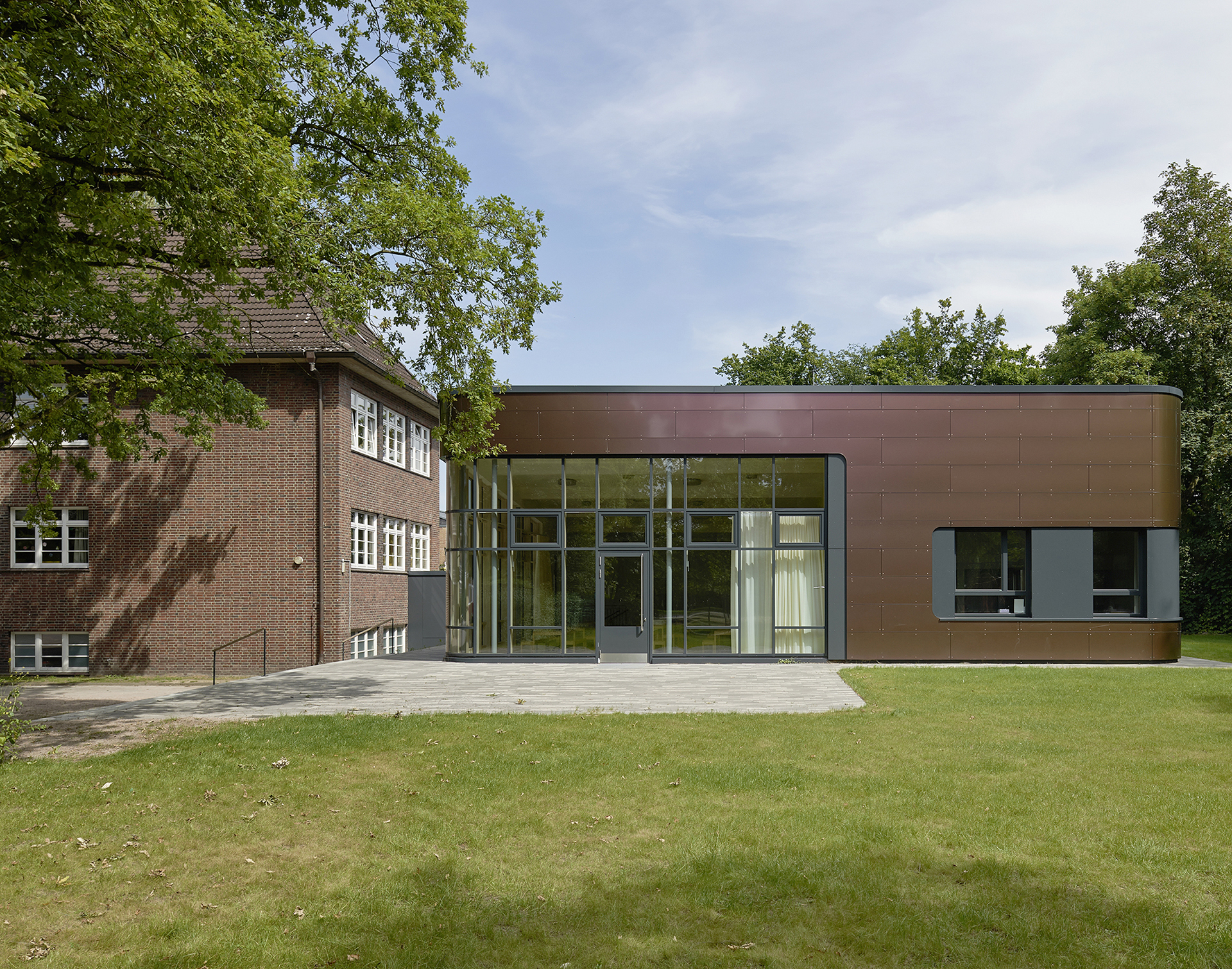 Mensa Grundschule Strenge; Neubau; Architekturfotografie; Markus Tollhopf; Schulbau; SBH Schulbau Hamburg; Fotografie; ABJ Architekt:innen; Aussenaufnahme