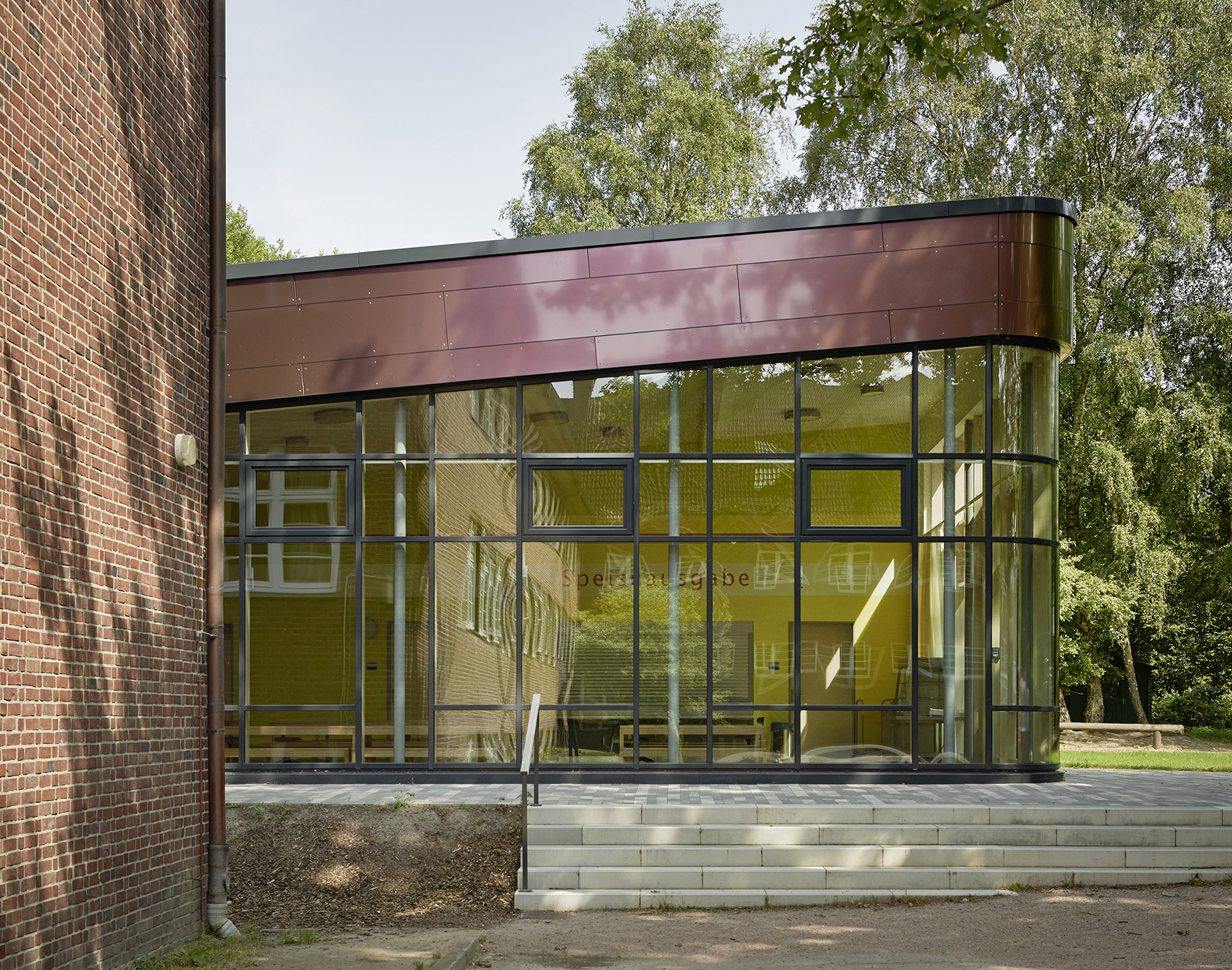 Mensa Grundschule Strenge; Neubau; Architekturfotografie; Markus Tollhopf; Schulbau; SBH Schulbau Hamburg; Fotografie; ABJ Architekt:innen; Aussenaufnahme