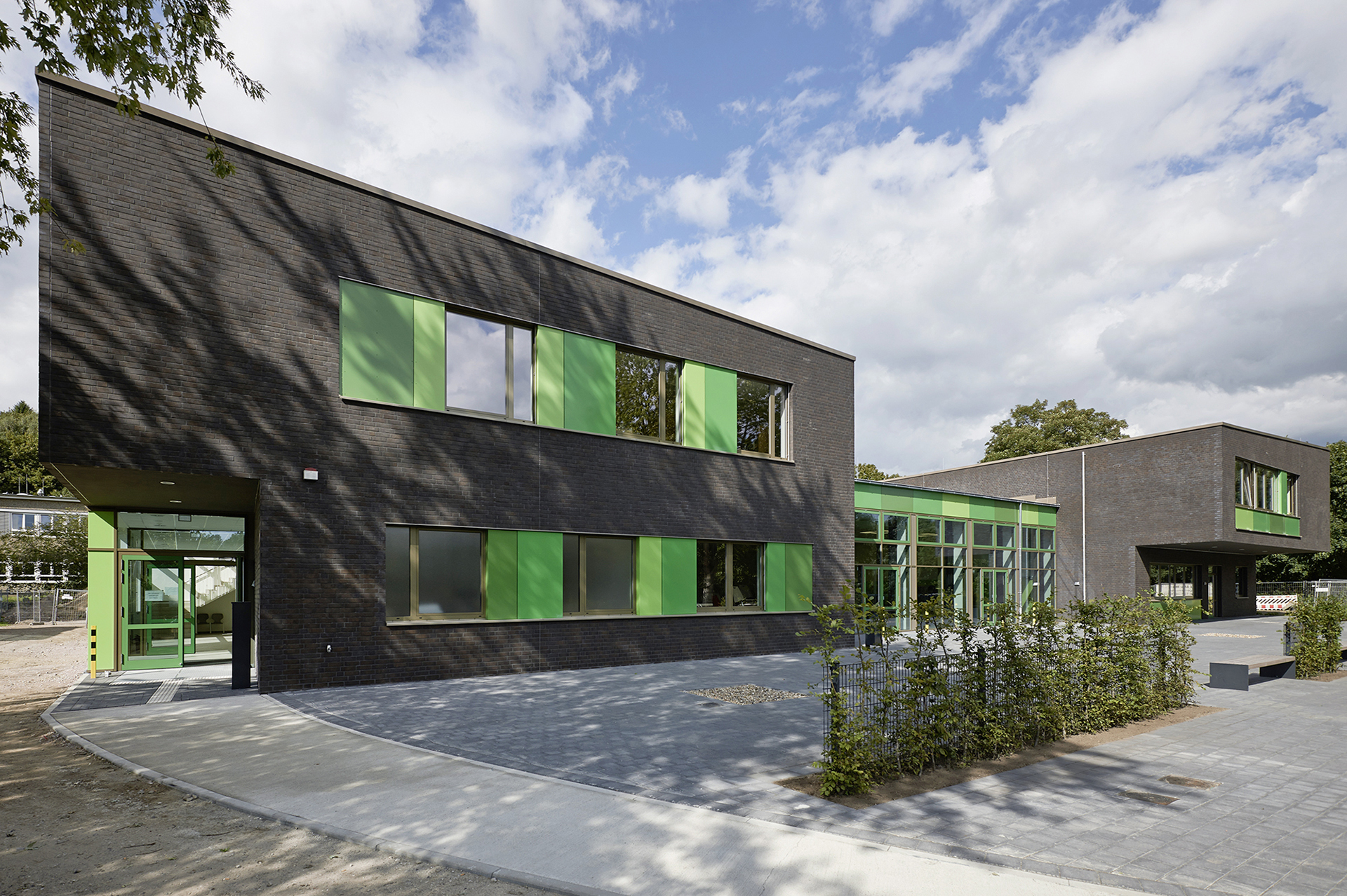 Berufliche Schule; Wirtschaftsgymnasium; Göhlbachtal; Neubau; Architekturfotografie; Markus Tollhopf; Schulbau; SBH Schulbau Hamburg; Fotografie; ABJ Architekt:innen; Aussenaufnahme
