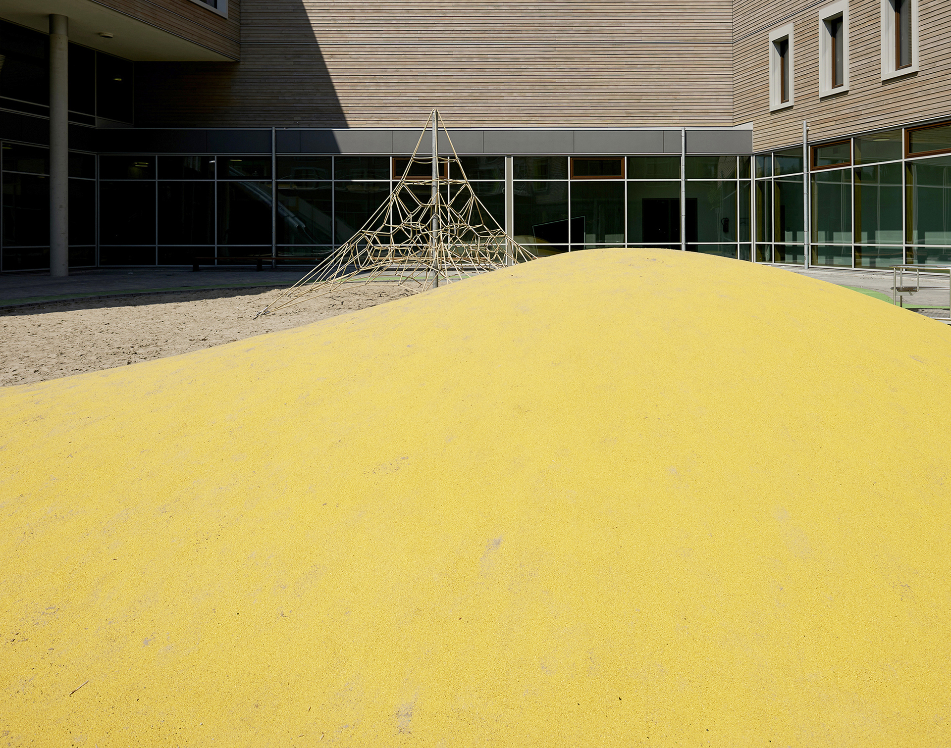 Bildungszentrum Tor Zur Welt; Hamburg Wilhelmsburg; Neubau; Architekturfotografie; Markus Tollhopf; Schulbau; SBH Schulbau Hamburg; Fotografie; Aussenaufnahme; BBS Landscape Engineering
