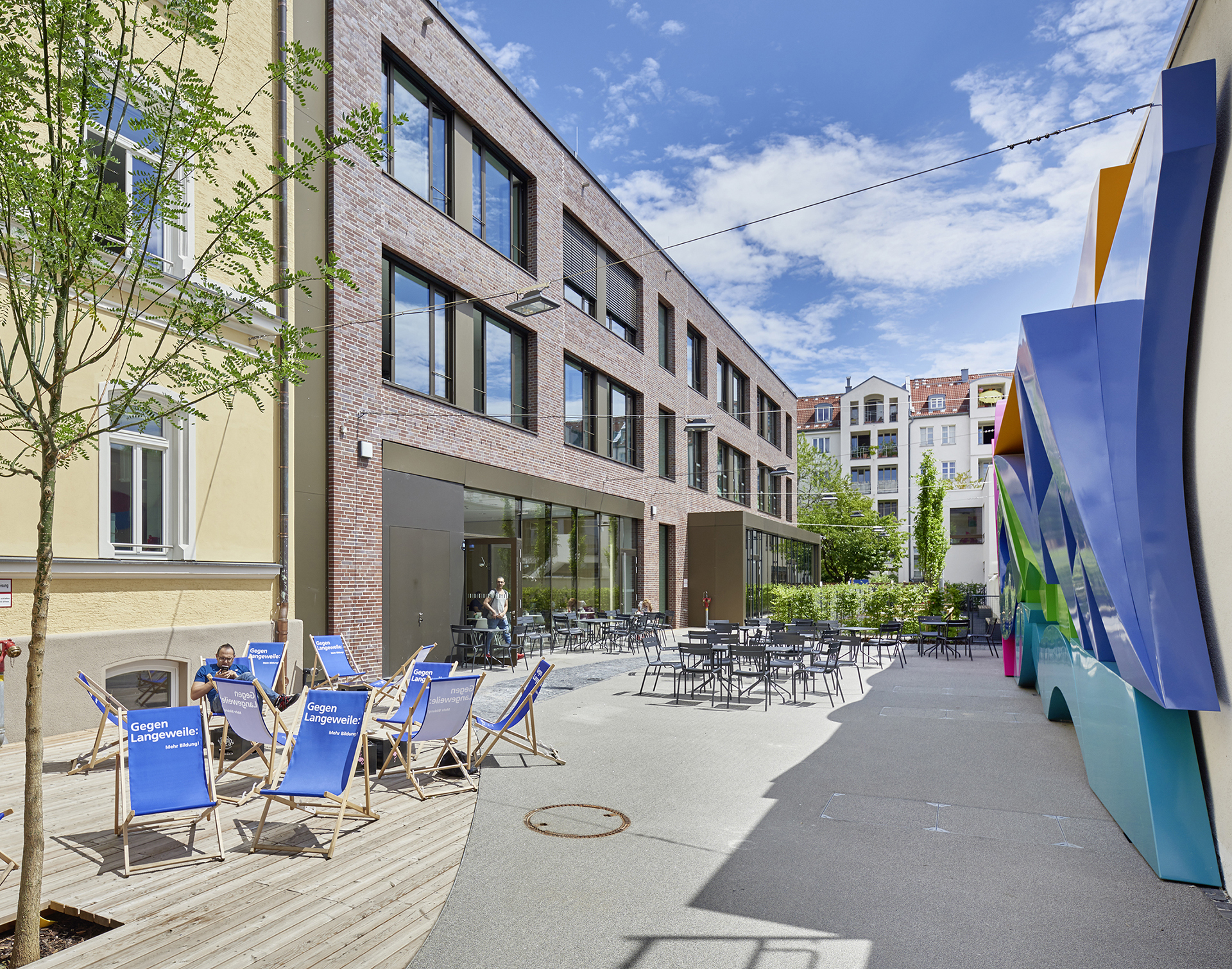 Neues Bildungszentrum; Volkshochschule; VHS München; Neubau; Architekturfotografie; Markus Tollhopf; Schulbau; München; Fotografie; Raupach Architekten Aussenaufnahme