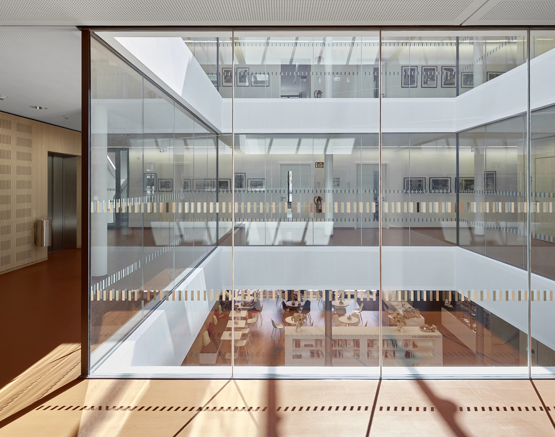 Neues Bildungszentrum; Volkshochschule; VHS München; Neubau; Architekturfotografie; Markus Tollhopf; Schulbau; München; Fotografie; Raupach Architekten Innenaufnahme