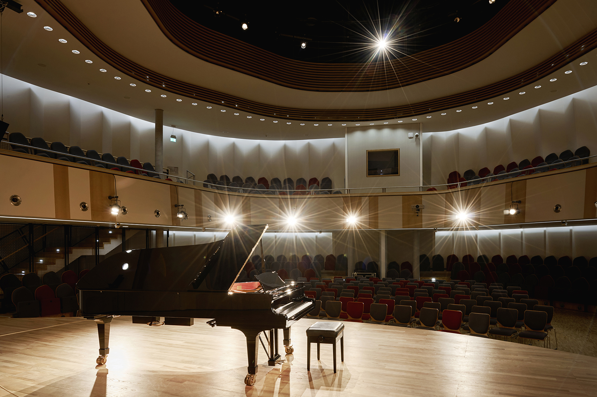 Miralles-Saal Jugendmusikschule Hamburg; JMS; Konzertsaal; Architekturfotografie; Markus Tollhopf; Schulbau; Fotografie; Tchoban Voss Architekten; Benedetta Tagliabue EMBT Barcelona; Innenaufnahme