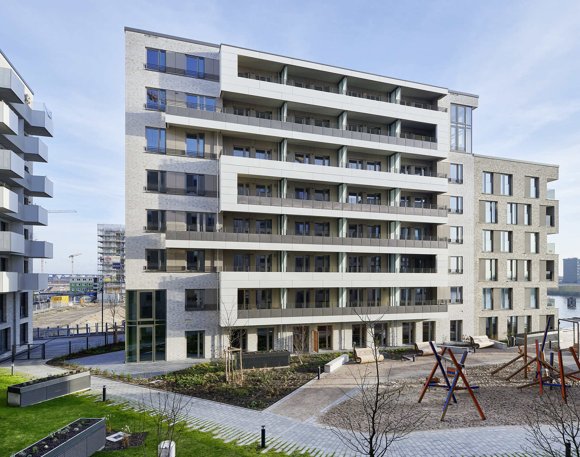 Wohnungsbau; Inklusion; Baakenallee; Hafencity; Leuchtfeuer Festland Hafen; Elbe; Spielplatz; Innenhof; Hamburg; Neubau; Architekturfotografie; Markus Tollhopf; Fotografie; HSBZ Architekten; Aussenaufnahme
