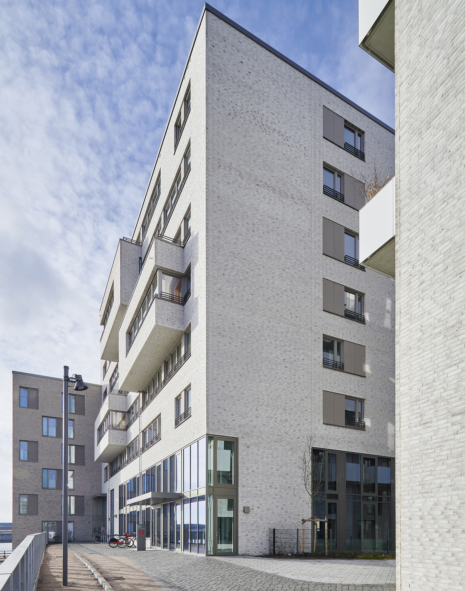 Wohnungsbau; Inklusion; Baakenallee; Hafencity; Leuchtfeuer Festland Hafen; Elbe; Spielplatz; Innenhof; Hamburg; Neubau; Architekturfotografie; Markus Tollhopf; Fotografie; HSBZ Architekten; Aussenaufnahme