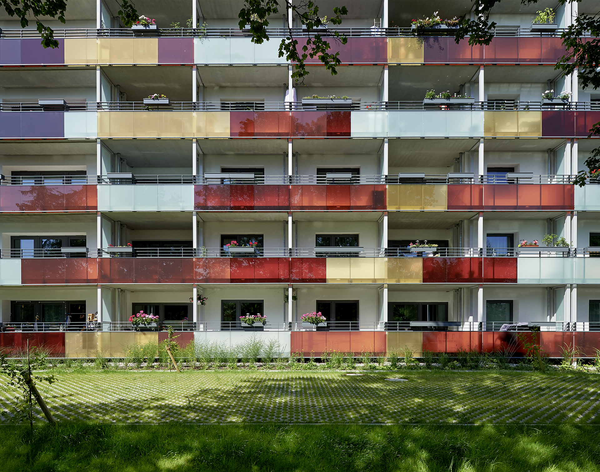Wohnungsbau; Buchnerweg Hamburg-Farmsen; Mehrfamilienhaus; Hamburg; energetische Sanierung; Baugenossenschaft Dennerstraße Selbsthilfe; BDS; Architekturfotografie; Markus Tollhopf; Fotografie; HSBZ Architekten; Aussenaufnahme