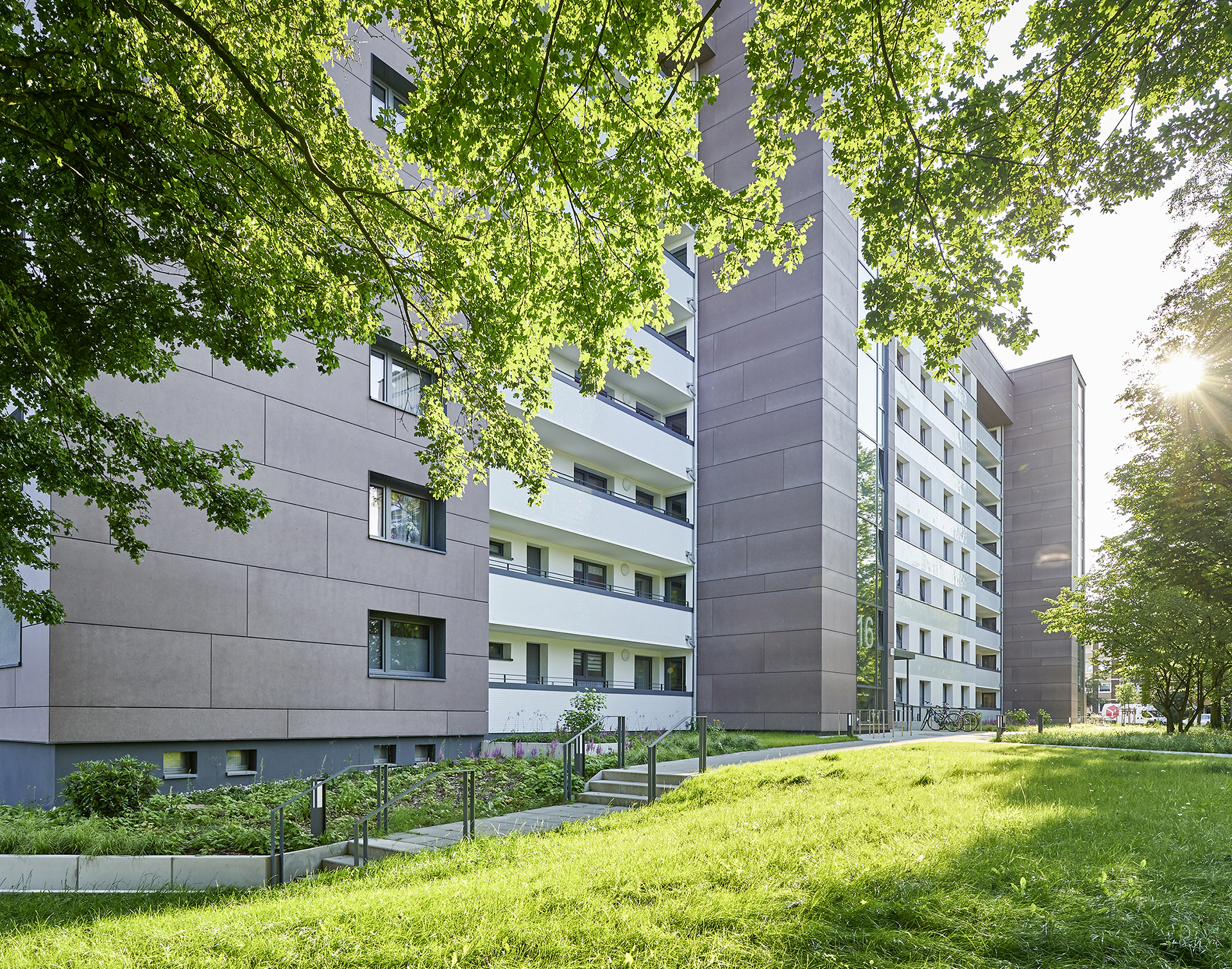Wohnungsbau; Buchnerweg Hamburg-Farmsen; Mehrfamilienhaus; Hamburg; energetische Sanierung; Baugenossenschaft Dennerstraße Selbsthilfe; BDS; Architekturfotografie; Markus Tollhopf; Fotografie; HSBZ Architekten; Aussenaufnahme