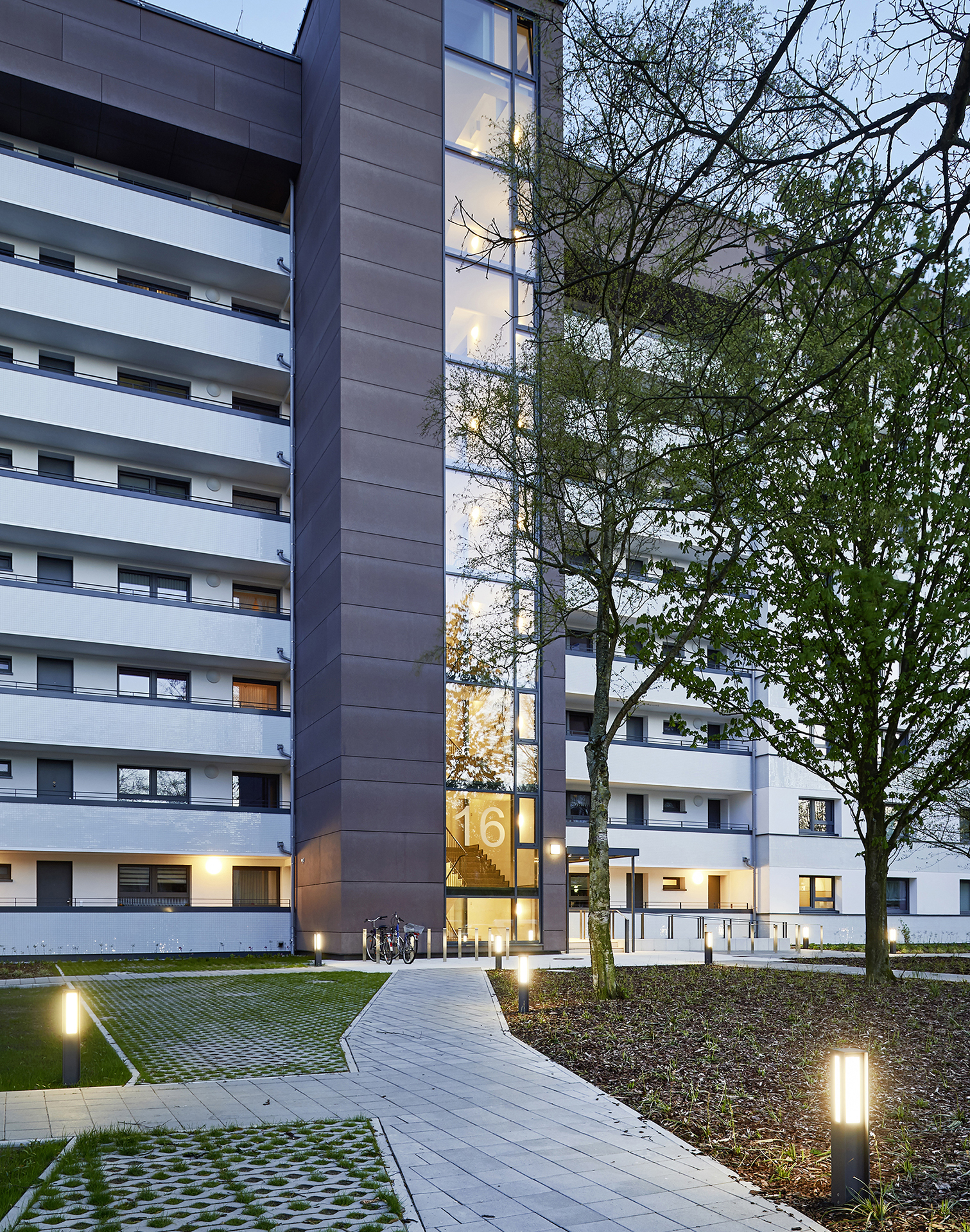 Wohnungsbau; Buchnerweg Hamburg-Farmsen; Mehrfamilienhaus; Hamburg; energetische Sanierung; Baugenossenschaft Dennerstraße Selbsthilfe; BDS; Architekturfotografie; Markus Tollhopf; Fotografie; HSBZ Architekten; Aussenaufnahme