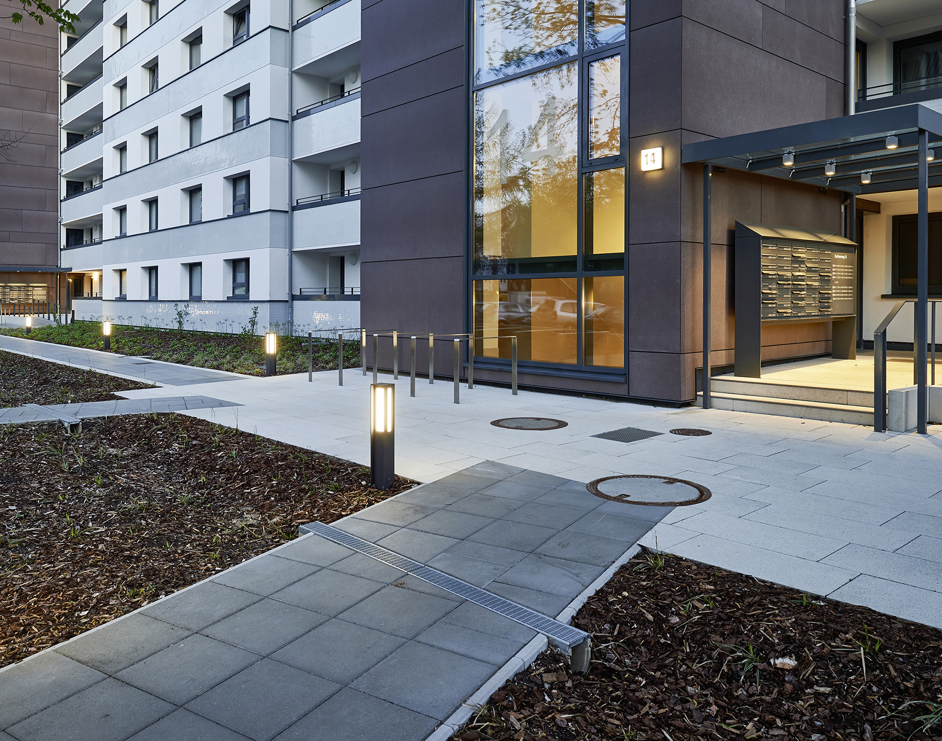 Wohnungsbau; Buchnerweg Hamburg-Farmsen; Mehrfamilienhaus; Hamburg; energetische Sanierung; Baugenossenschaft Dennerstraße Selbsthilfe; BDS; Architekturfotografie; Markus Tollhopf; Fotografie; HSBZ Architekten; Aussenaufnahme