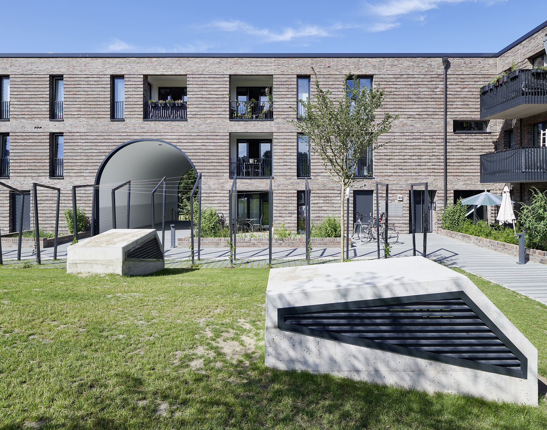 Wohnungsbau; Pergolenviertel; Winterlindenweg; Hafencity; Schiffszimmerer Genossenschaft; Innenhof; Hamburg; Neubau; Architekturfotografie; Markus Tollhopf; Fotografie; Stadtentwicklung; Aussenaufnahme