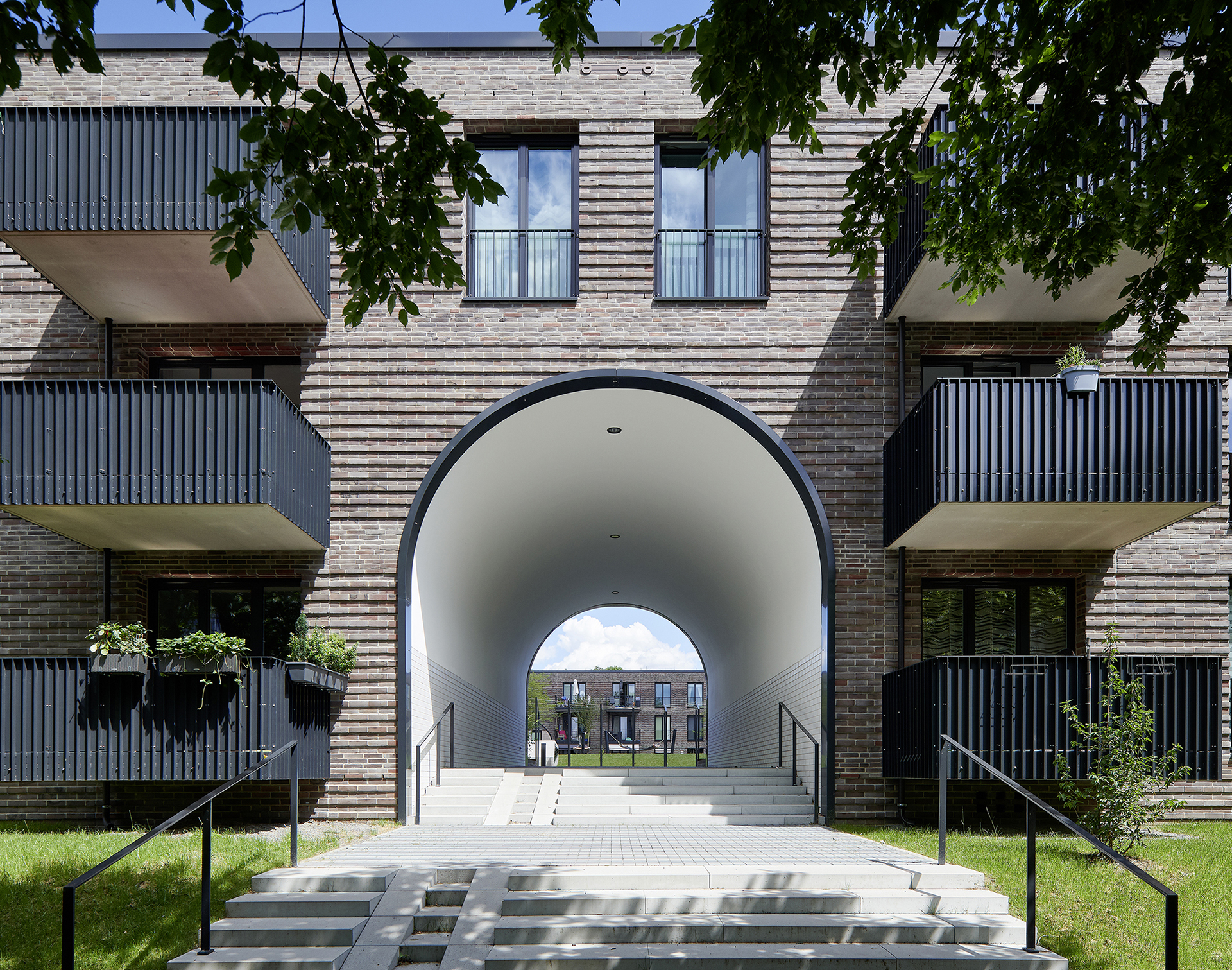 Wohnungsbau; Pergolenviertel; Winterlindenweg; Hafencity; Schiffszimmerer Genossenschaft; Innenhof; Hamburg; Neubau; Architekturfotografie; Markus Tollhopf; Fotografie; Stadtentwicklung; Aussenaufnahme