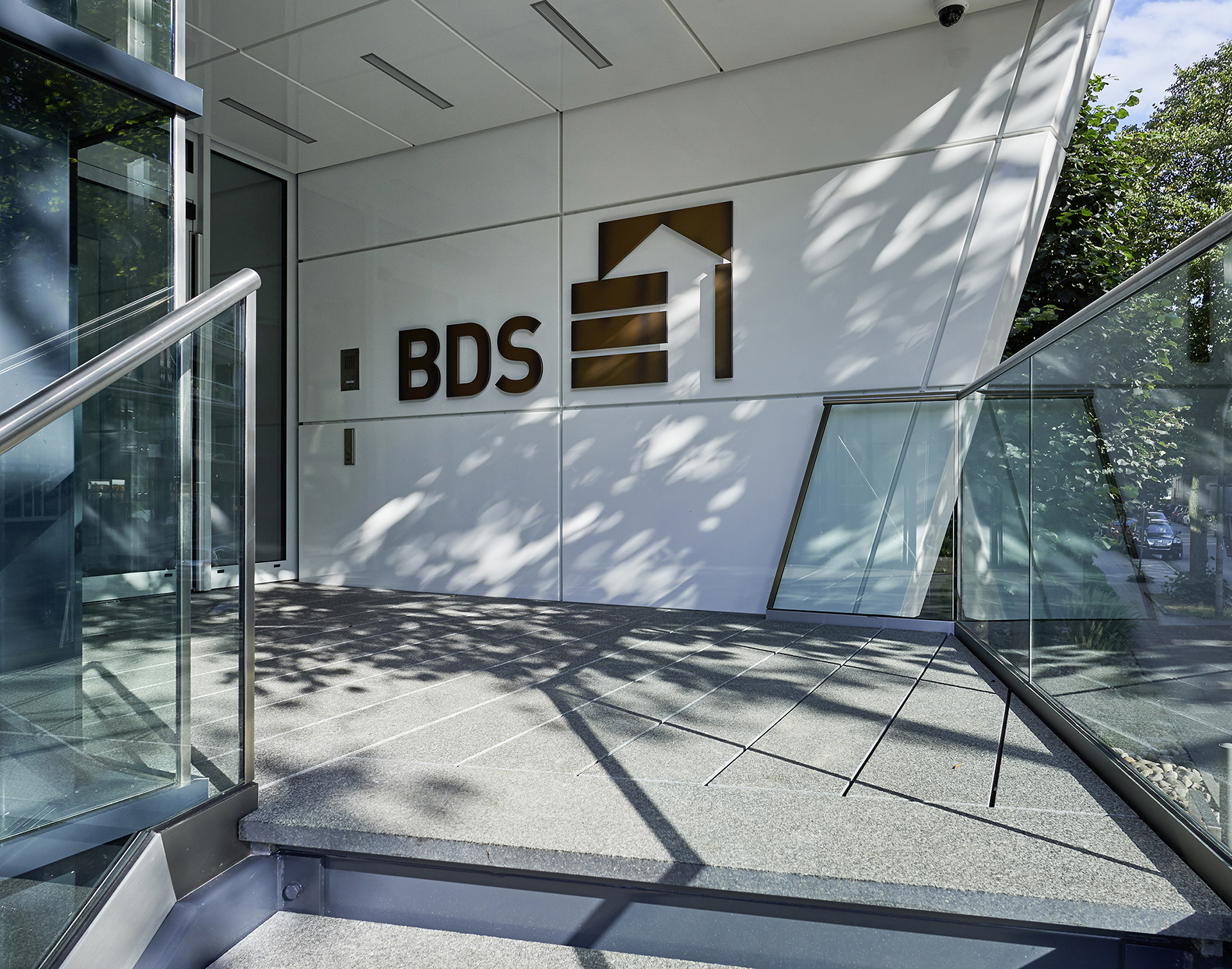 Neugestaltung; Eingangsbereich; Zentrale, Bürogebäude; BDS Hamburg; SWP Architekten; Architekturfotografie; Markus Tollhopf; Fotografie; Aussenaufnahme