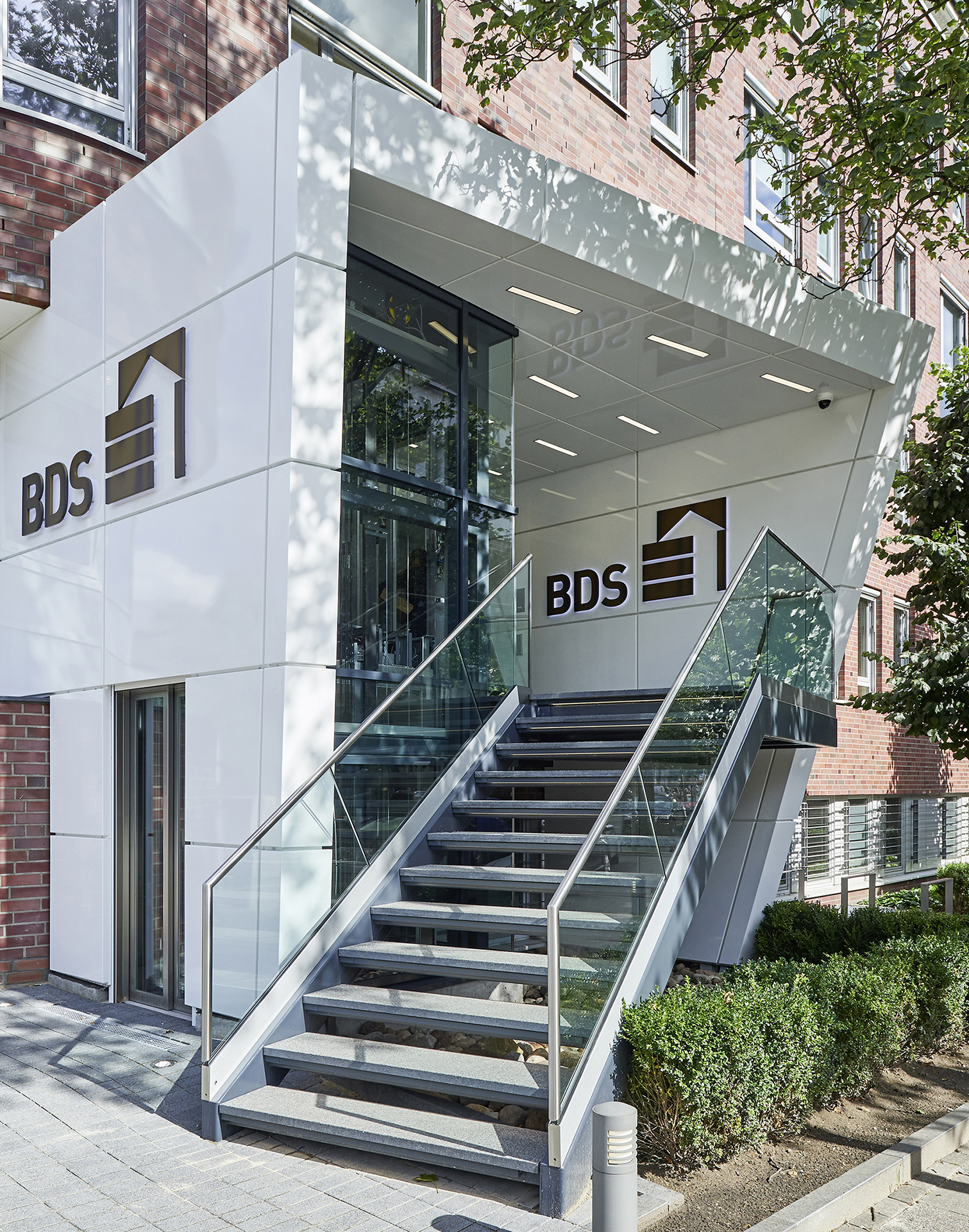Neugestaltung; Eingangsbereich; Zentrale, Bürogebäude; BDS Hamburg; SWP Architekten; Architekturfotografie; Markus Tollhopf; Fotografie; Aussenaufnahme