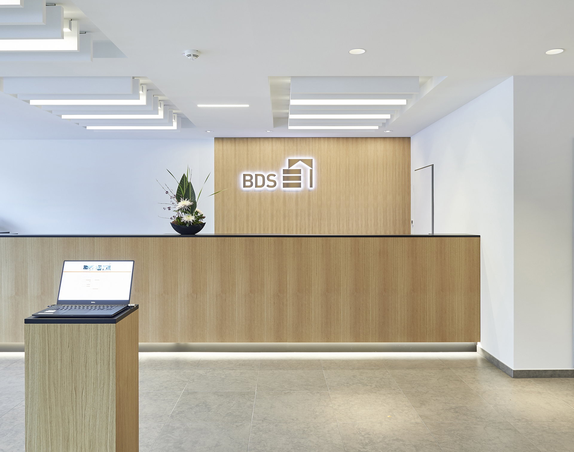 Neugestaltung; Eingangsbereich; Zentrale, Bürogebäude; BDS Hamburg; SWP Architekten; Architekturfotografie; Markus Tollhopf; Fotografie; Innenaufnahme