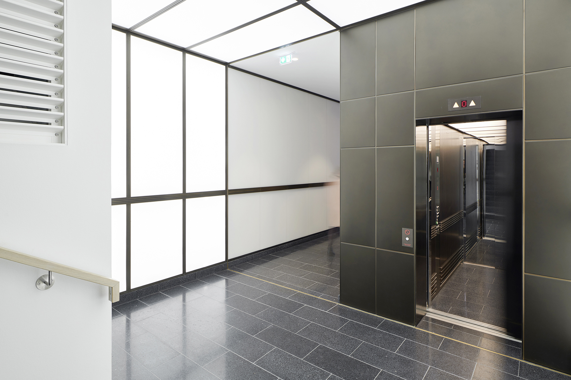 Neubau; Geschäftshaus; Große Bleichen; Eingangsbereich; Bürogebäude; Tchoban Voss Architekten; Architekturfotografie; Markus Tollhopf; Fotografie; Innenaufnahme; Treppenhaus