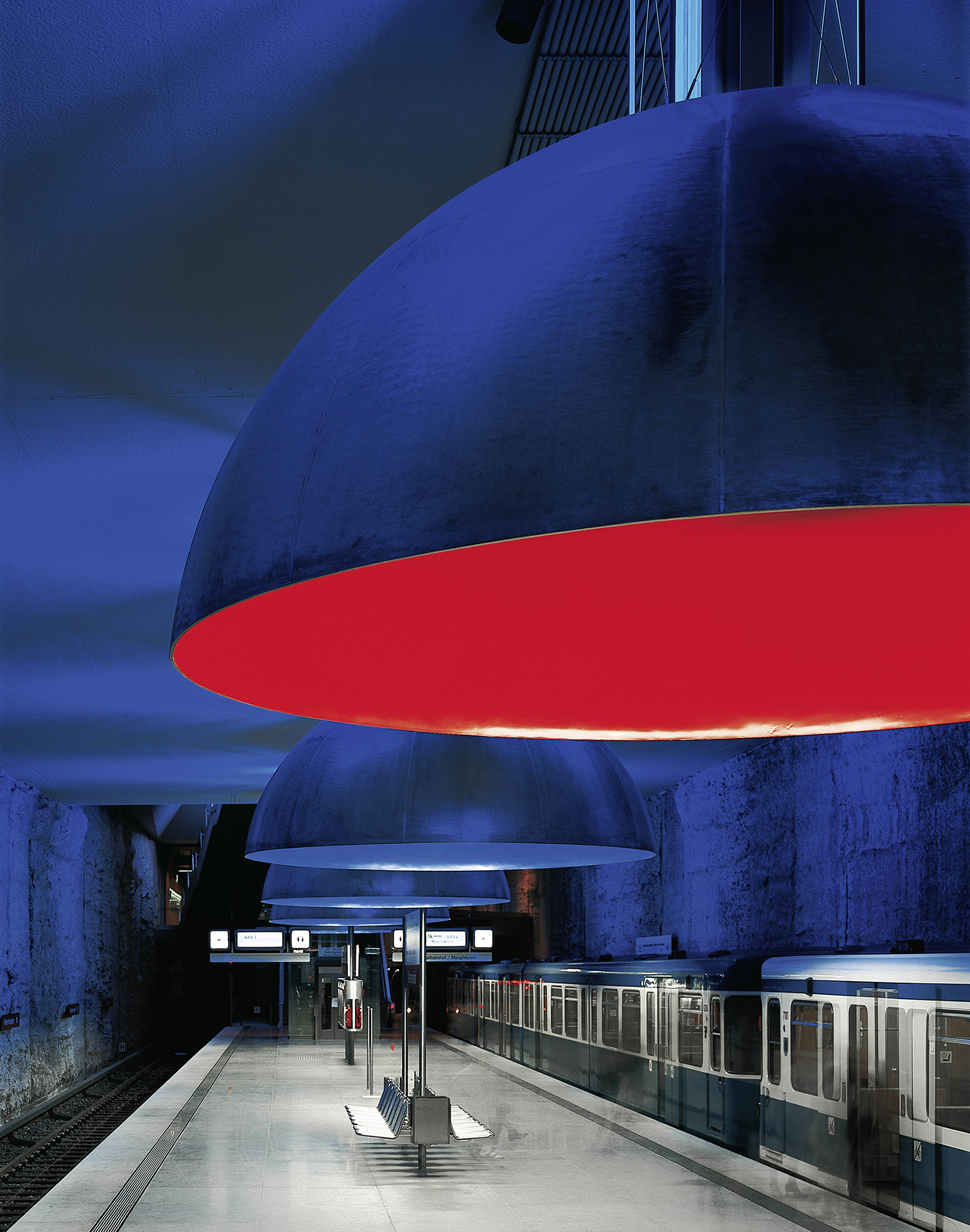 Ingo Maurer GmbH München; U-Bahnstation Westfriedhof München; Lichtplanung; Architekturfotografie; Auer Weber Architekten; Fotografie; Innenaufnahme; Kuppel; Lichtkuppel