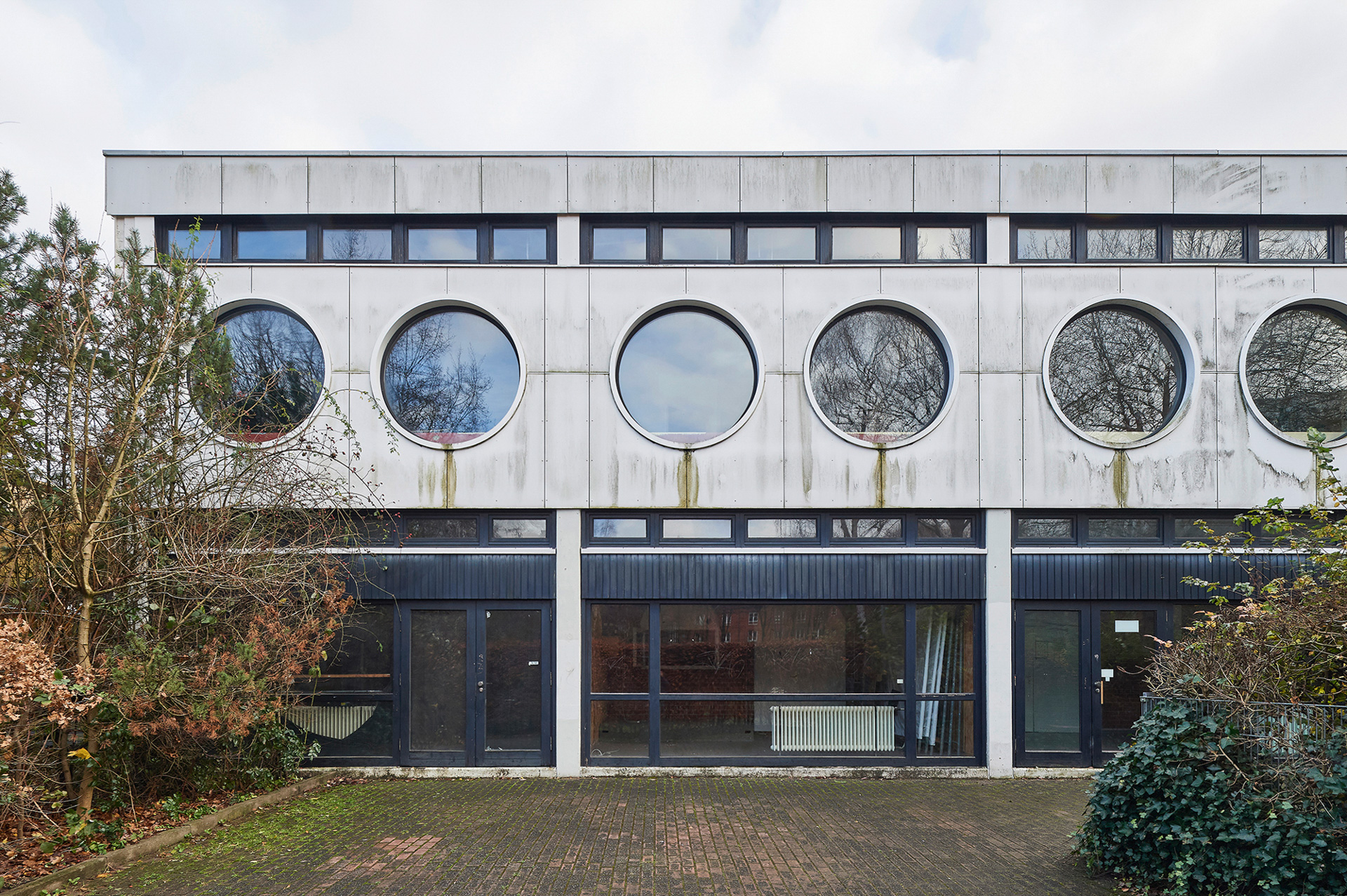 Dokumentation, Abriss; Stilllegung; Geschwister-Scholl-Gesamtschule; Hamburg-Lurup; Architekturfotografie; Markus Tollhopf; Schulbau; SBH Schulbau Hamburg; Fotografie; Aussenaufnahme; Kleta Architekten