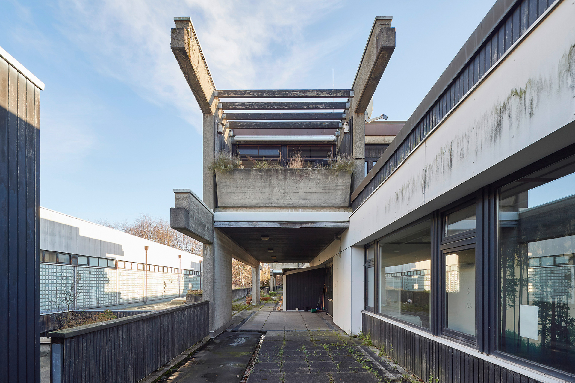 Dokumentation, Abriss; Stilllegung; Geschwister-Scholl-Gesamtschule; Hamburg-Lurup; Architekturfotografie; Markus Tollhopf; Schulbau; SBH Schulbau Hamburg; Fotografie; Aussenaufnahme; Kleta Architekten