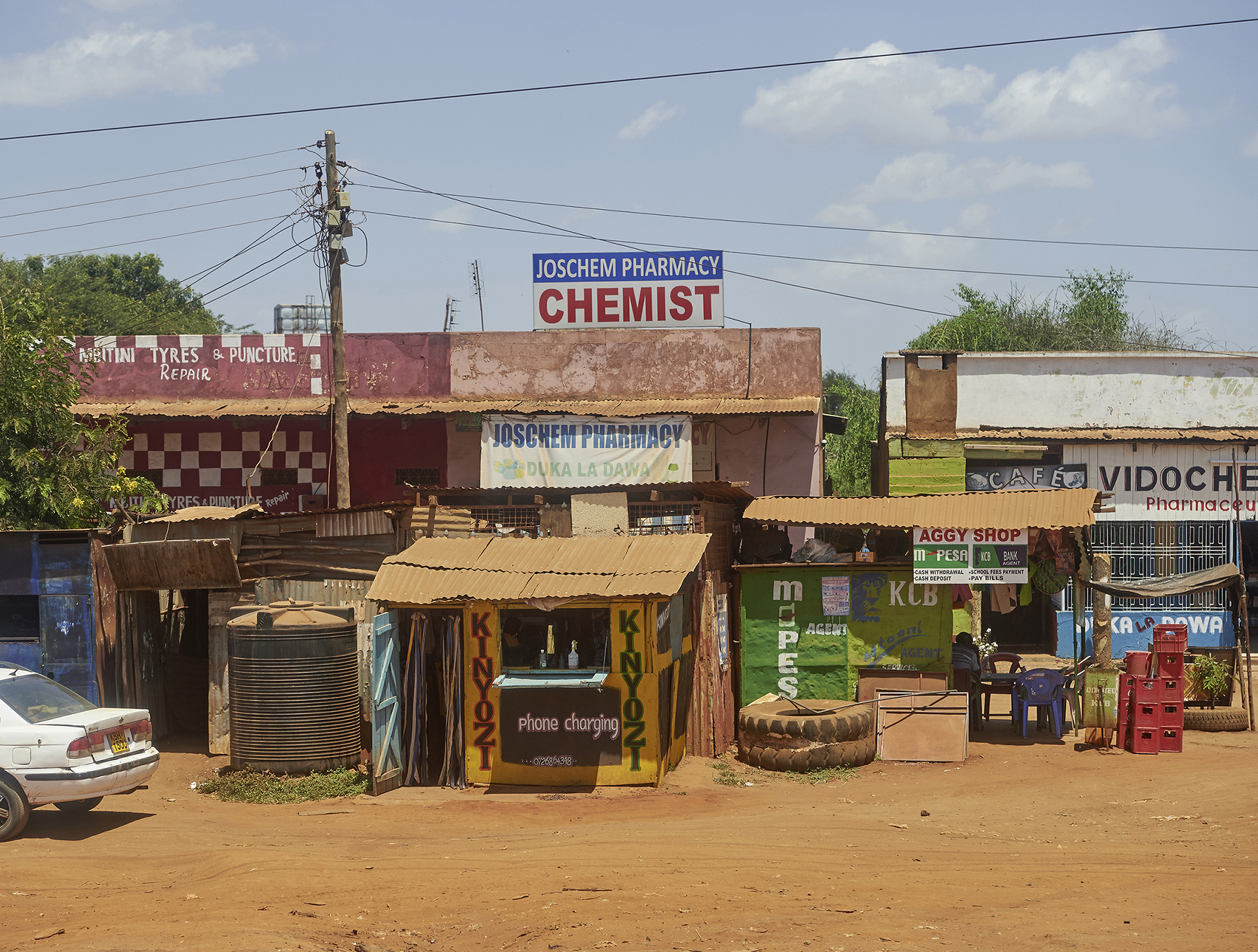 Mombasa Road; Straße nach Nairobi; Kenia; Architekturfotorgafie; Markus Tollhopf; Fotografie; Aussenaufnahme; Ostafrika