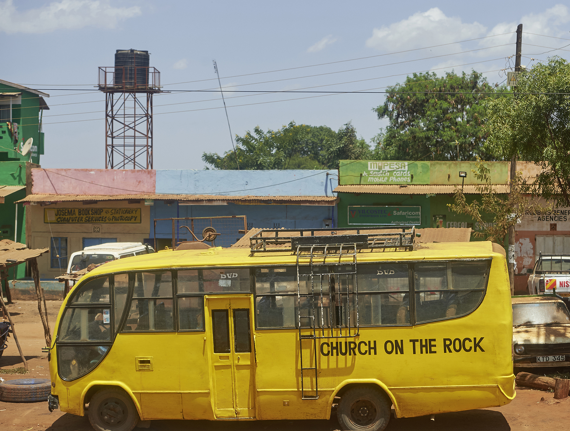 Mombasa Road; Straße nach Nairobi; Kenia; Architekturfotorgafie; Markus Tollhopf; Fotografie; Aussenaufnahme; Ostafrika