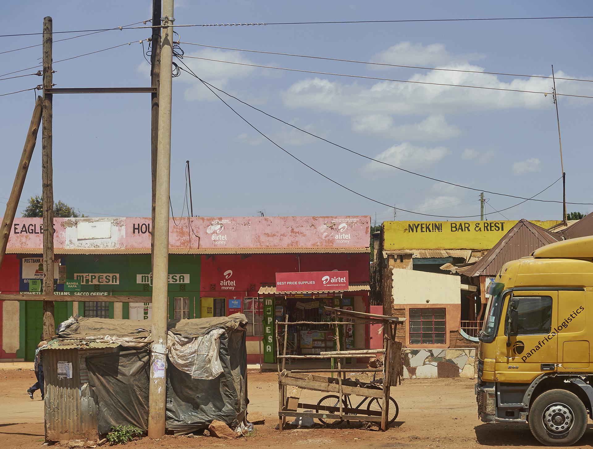 Mombasa Road; Straße nach Nairobi; Kenia; Architekturfotorgafie; Markus Tollhopf; Fotografie; Aussenaufnahme; Ostafrika