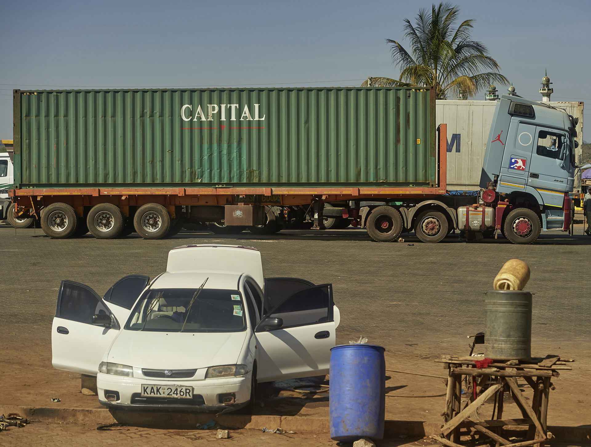 Mombasa Road; Straße nach Nairobi; Kenia; Architekturfotorgafie; Markus Tollhopf; Fotografie; Aussenaufnahme; Ostafrika
