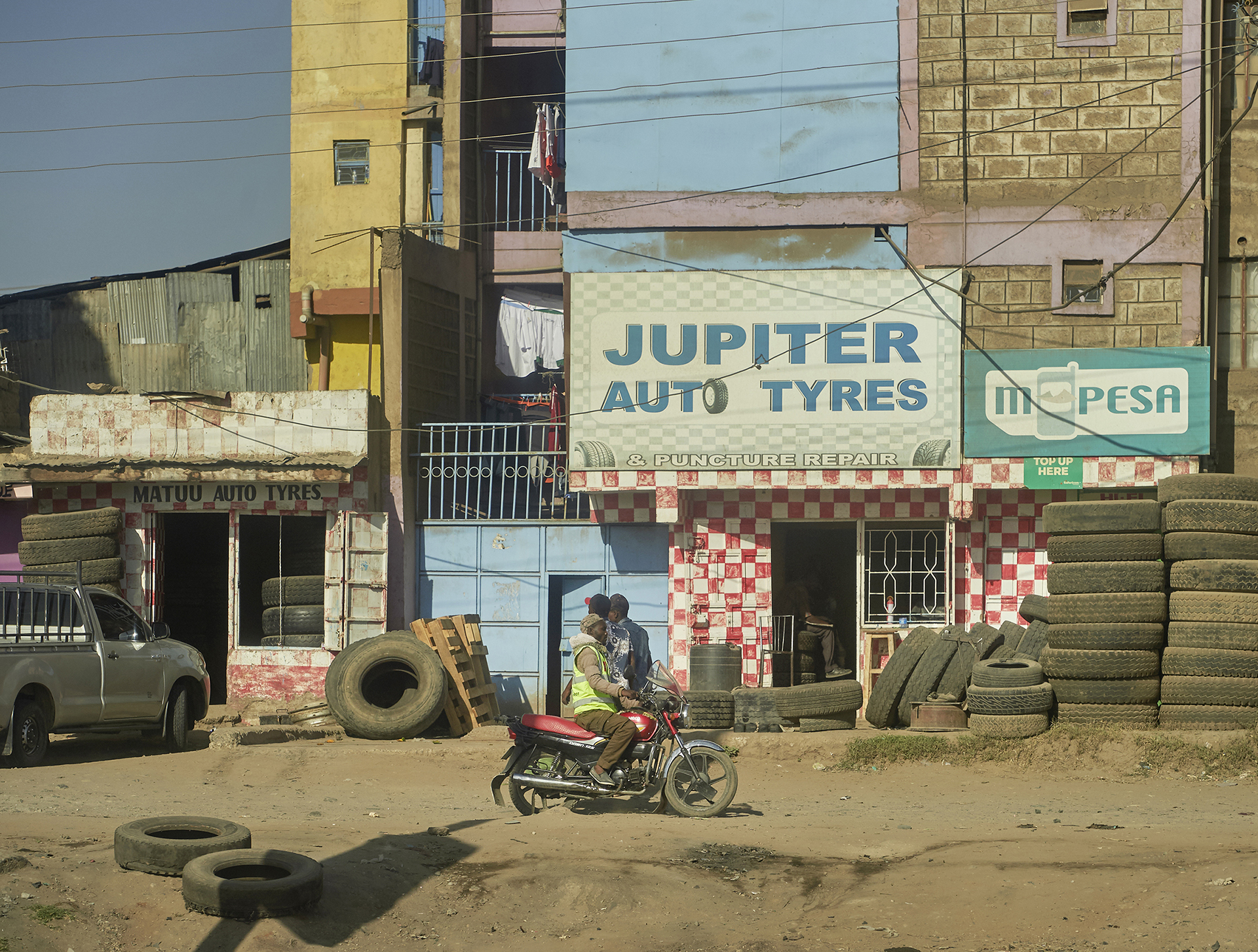 Mombasa Road; Straße nach Nairobi; Kenia; Architekturfotorgafie; Markus Tollhopf; Fotografie; Aussenaufnahme; Ostafrika